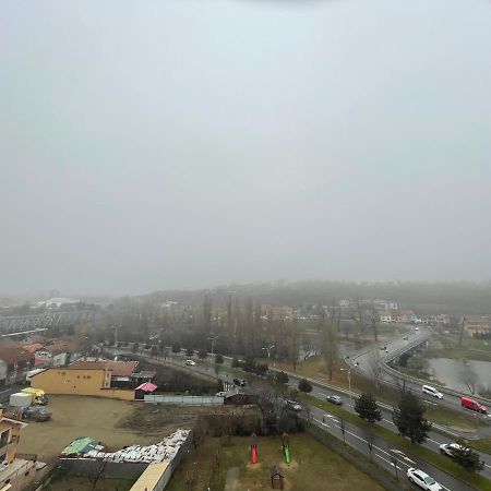 Lovely 3 bedrooms Apartament Oradea Buitenkant foto