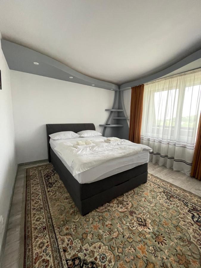 Lovely 3 bedrooms Apartament Oradea Buitenkant foto