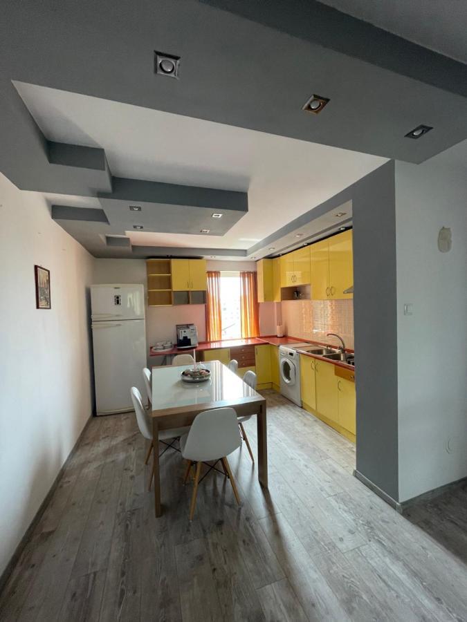Lovely 3 bedrooms Apartament Oradea Buitenkant foto
