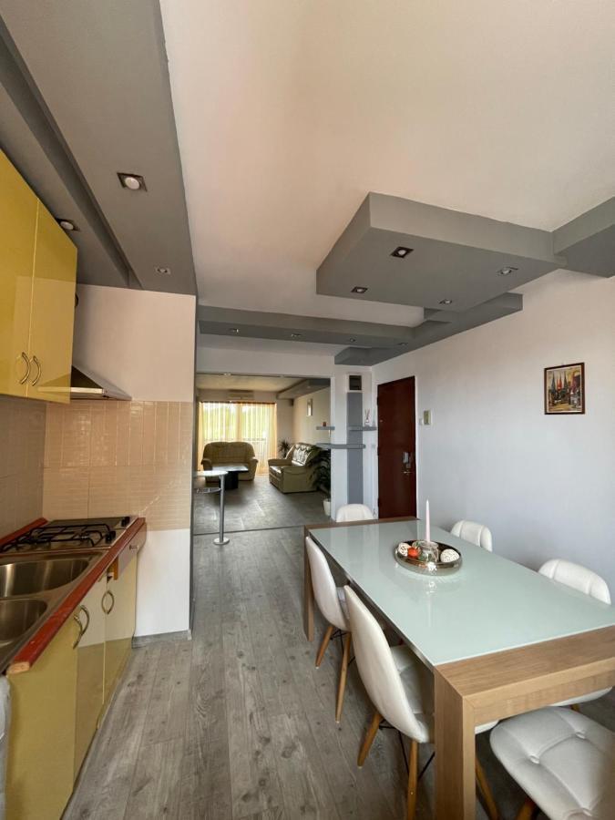 Lovely 3 bedrooms Apartament Oradea Buitenkant foto